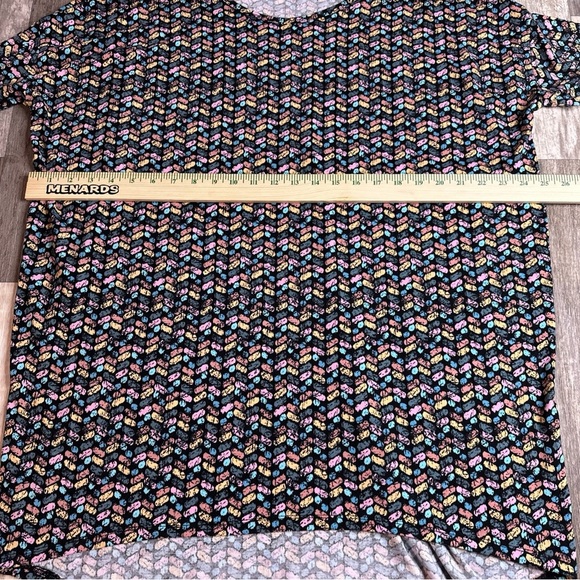 Lula Roe Women’s XL Tshirt, Pattern - Picture 3 of 5